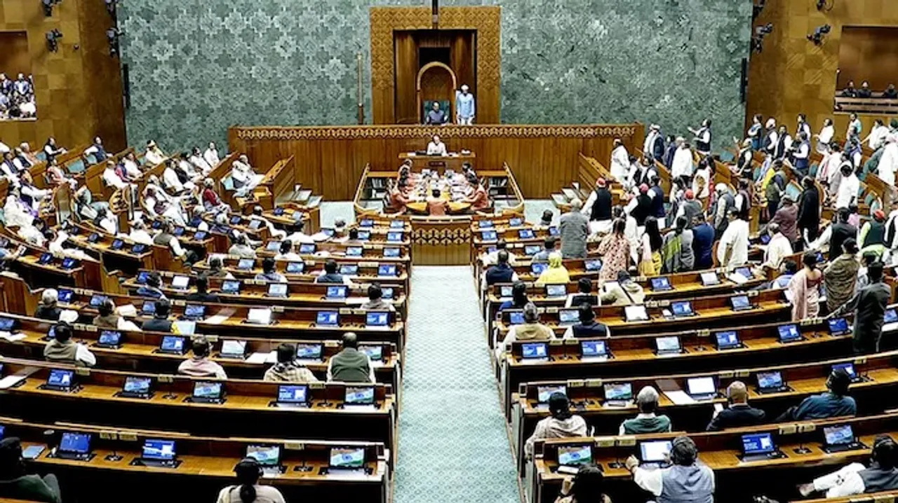  8 MP Suspend: ବିଶୃଙ୍ଖଳିତ ଆଚରଣ ପାଇଁ ୮ ବିରୋଧୀ ସାଂସଦ ଲୋକସଭାରୁ ନିଲମ୍ବିତ