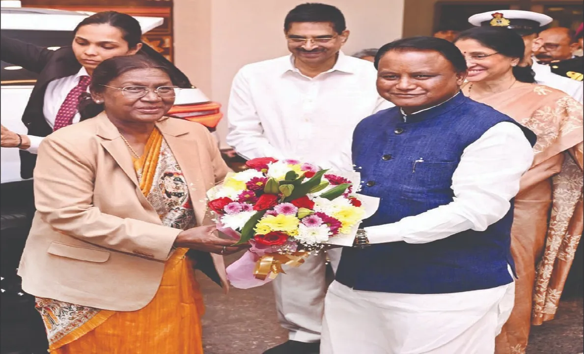  President droupadi murmu: ଓଡ଼ିଶାରେ ରାଷ୍ଟ୍ରପତି ଦ୍ରୌପଦୀ ମୁର୍ମୁ: ସ୍ବାଗତ ଜଣାଇଲେ ରାଜ୍ୟପାଳ, ମୁଖ୍ୟମନ୍ତ୍ରୀ ଓ ମେୟର