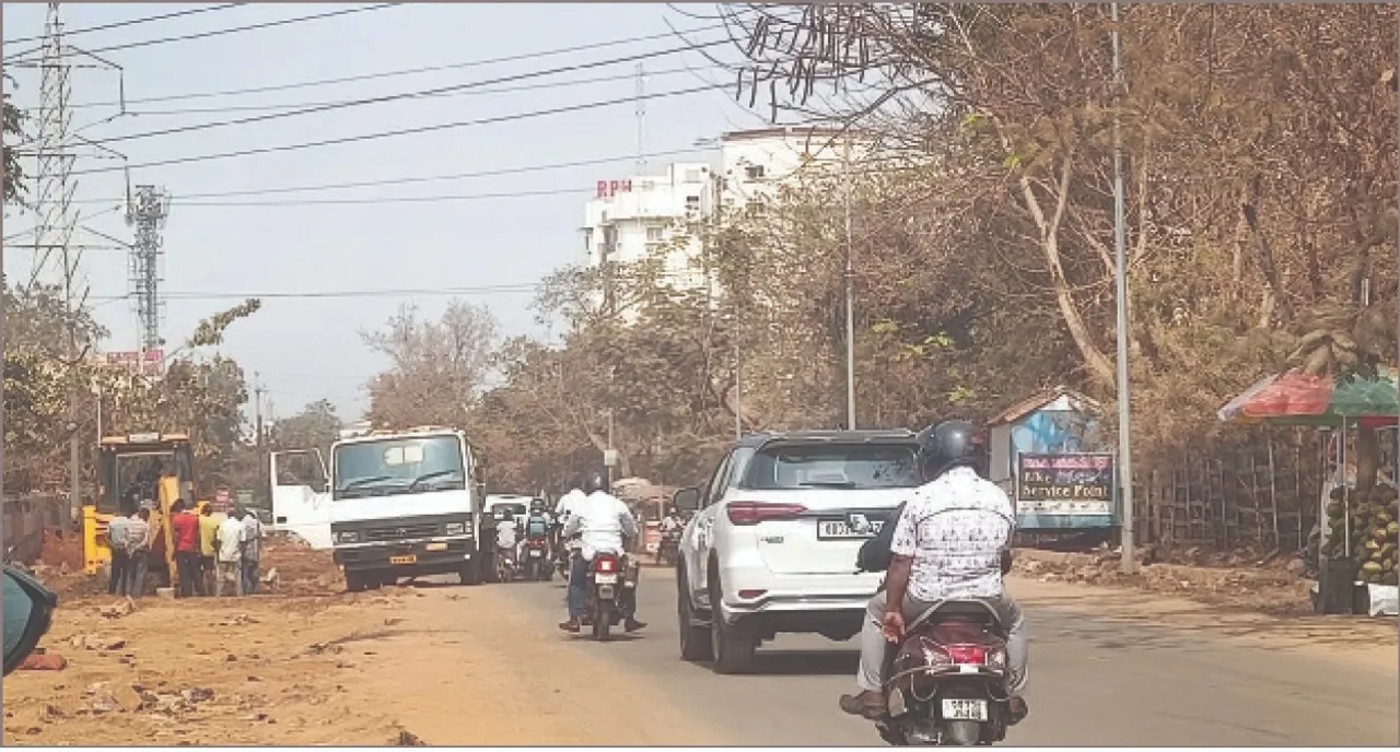 Traffic congestion at Shikhar Chandi Chowk: କଲବଲ କରୁଛି ଶିଖରଚଣ୍ଡୀ ଛକ ଟ୍ରାଫିକ୍ ଭିଡ଼