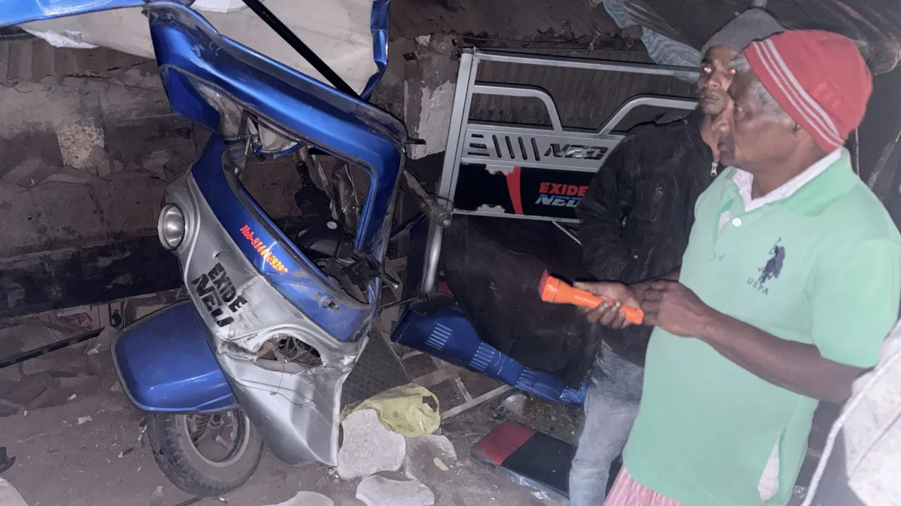  Drunk Driver Detained Photograph: (sambad.in) 