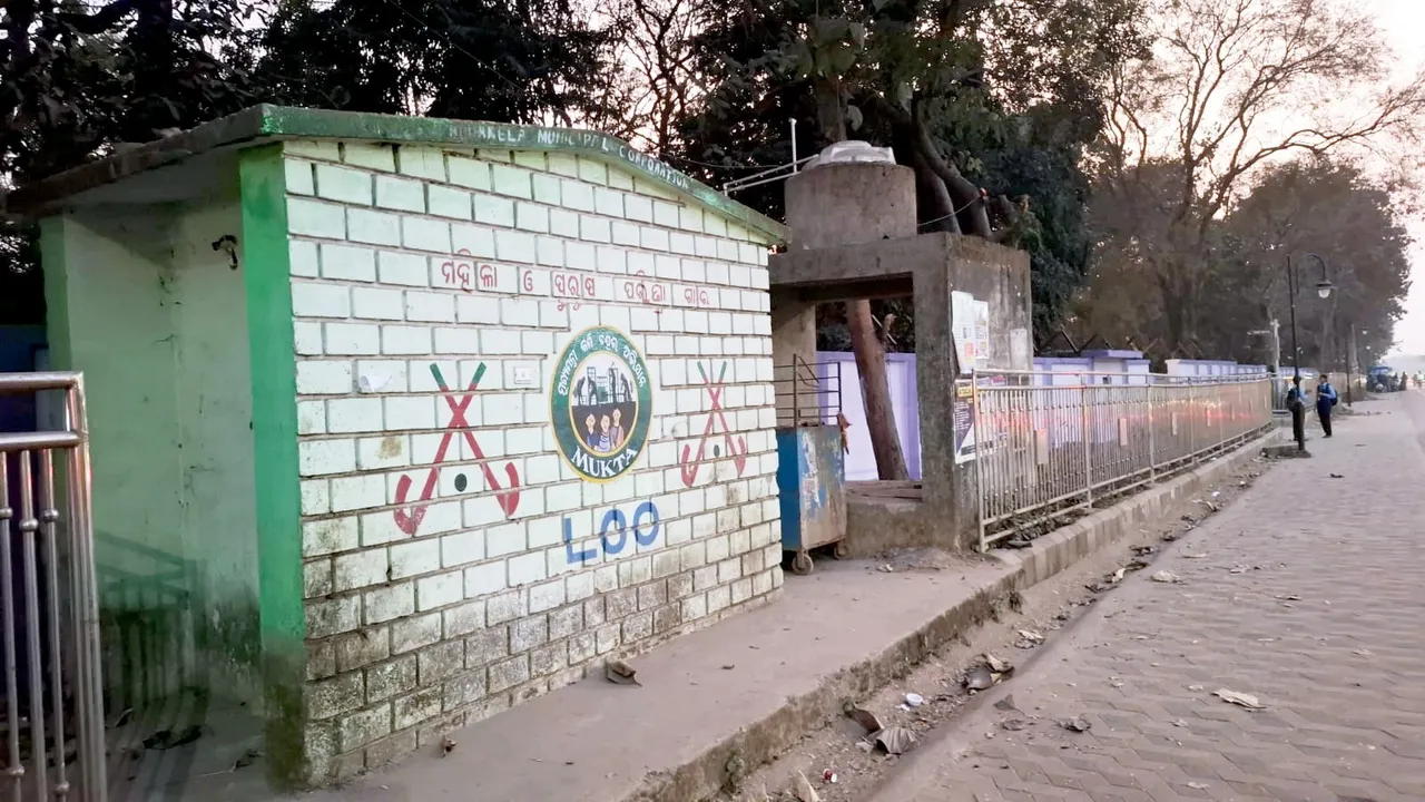  Toilet project:ବାଟବଣା ହେଲା ‘ଲୁ’ :ପାଣିରେ ପଡ଼ିଲା ୫.୫ କୋଟି