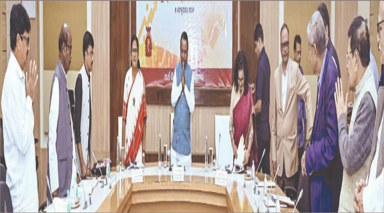  Pre-budget consultation: ପ୍ରାକ୍‌-ବଜେଟ୍‌ ପରାମର୍ଶ ଗ୍ରହଣ କଲେ ମୁଖ୍ୟମନ୍ତ୍ରୀ: ବିଭିନ୍ନ କ୍ଷେତ୍ରର ୫୦ରୁ ଊର୍ଦ୍ଧ୍ୱ ବିଶେଷଜ୍ଞ ଯୋଗଦେଲେ