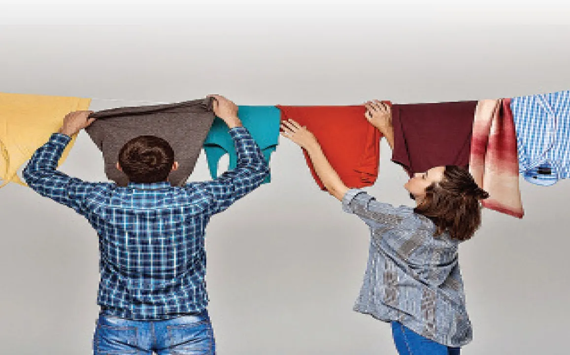  Are they drying clothes indoors? ଘର ଭିତରେ ଲୁଗା ଶୁଖାଉଛନ୍ତି କି?