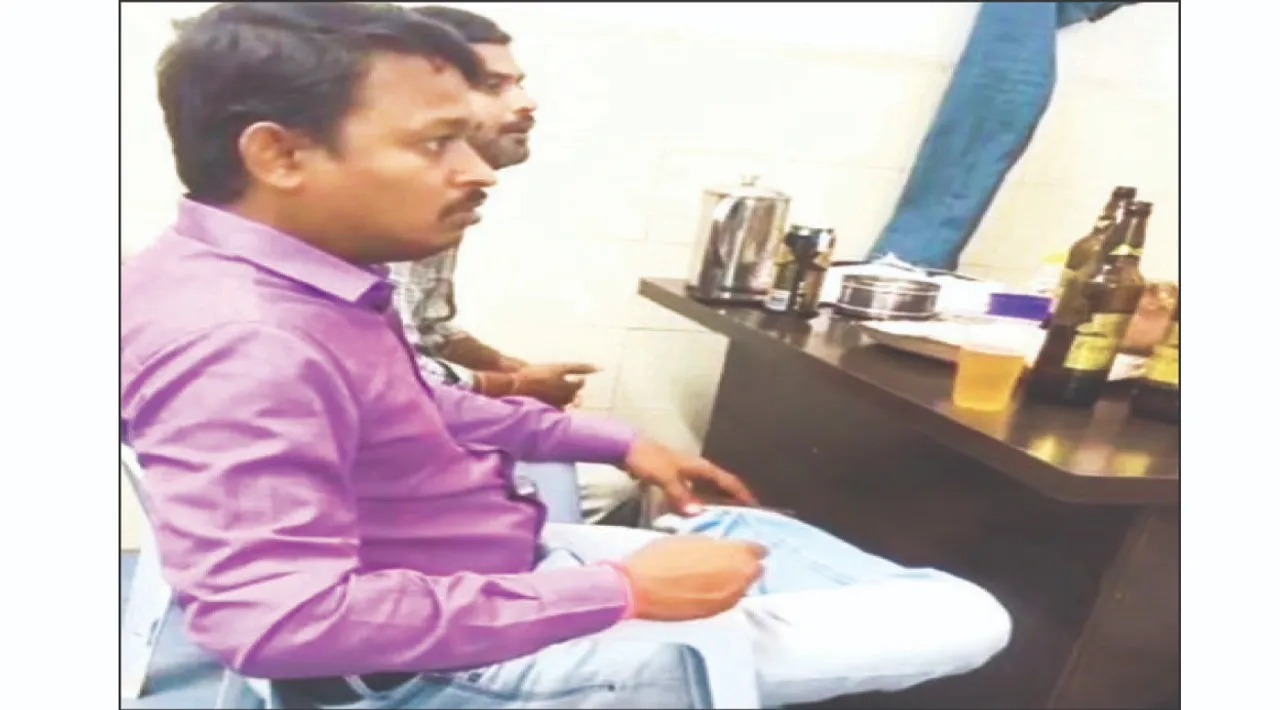  Video viral: ୨ ସ୍ବାସ୍ଥ୍ୟ ଅଧିକାରୀଙ୍କ ମଦ୍ୟପାନ ଭିଡିଓ ଭାଇରାଲ୍: ଭିଡିଓ ୬ ମାସ ପୁରୁଣା