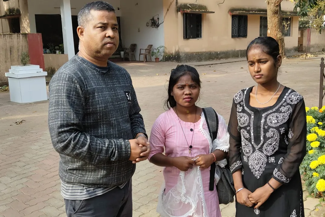  2 matric students thanked sub collector Photograph: (Sambad.in) 