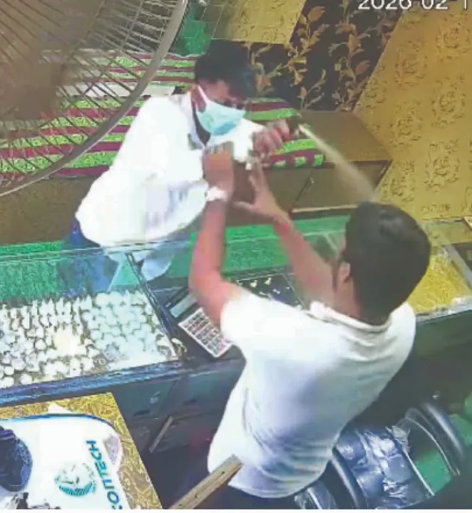  Jewellery loot case: ଜୁଏଲାରି ଲୁଟ୍‌ ମାମଲା, ସୁନା ବନ୍ଧକ ରଖି ନେଇଥିଲା ୨.୨ ଲକ୍ଷ