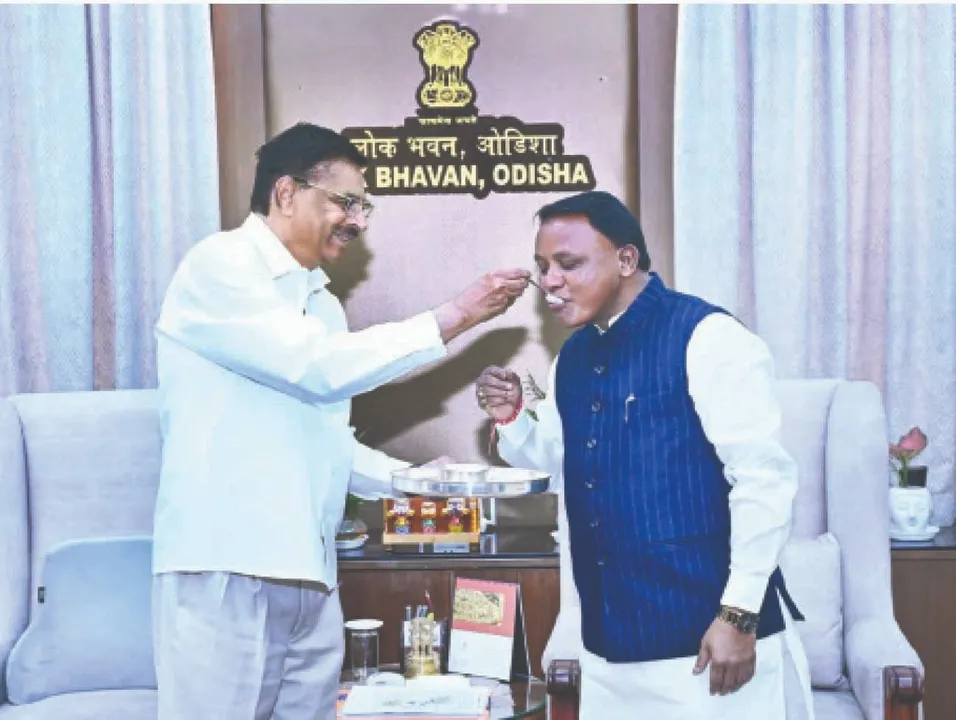  Governor: ରାଜ୍ୟପାଳ ଖୁଆଇଲେ ଦହି-ଚିନି