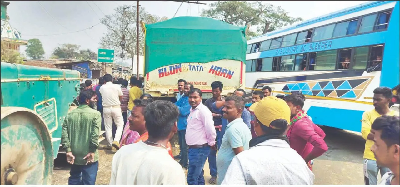  Odisha border: ଓଡ଼ିଶା ସୀମାରେ ପଡ଼ିଶାର ଦାଦାଗିରି: ପଶ୍ଚିମବଙ୍ଗ ପକ୍ଷରୁ ରାସ୍ତା ନିର୍ମାଣ ବେଳେ ଉତ୍ତେଜନା, କାମ ବନ୍ଦ କରି ୨ ଗାଡ଼ି ଜବତ କଲା ପ୍ରଶାସନ