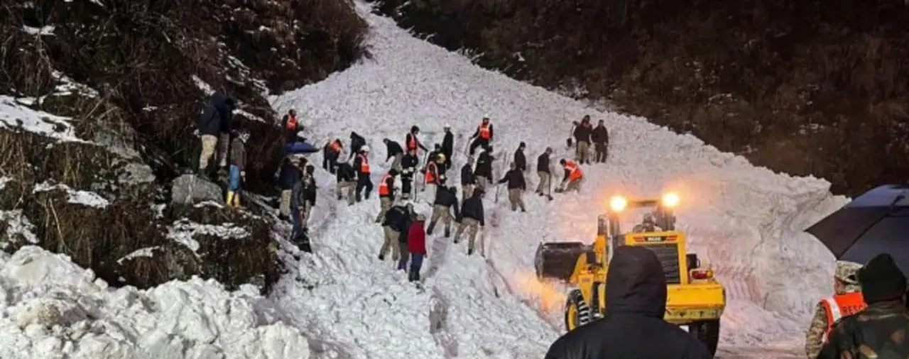  2700 Tourists Rescued 