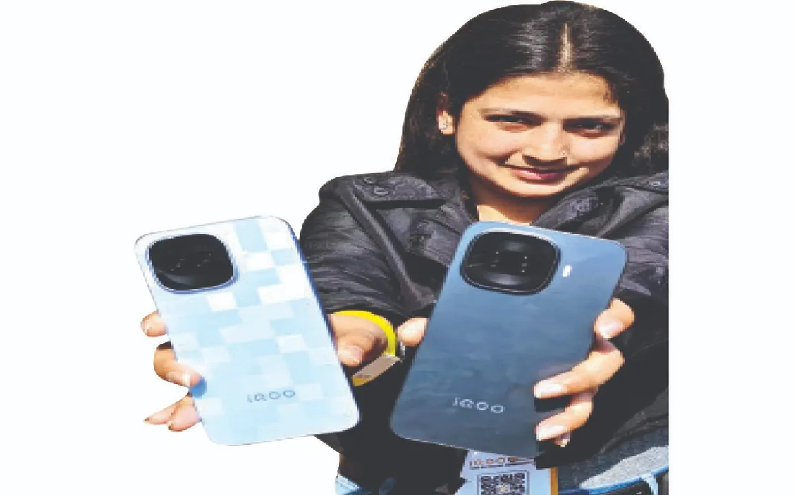  Gadgets in Focus: ଫୋକସ୍‌ରେ ଗ୍ୟାଜେଟ୍: ମିଡ୍‌ରେଞ୍ଜ ଦର ପ୍ରିମିଅମ୍‌ ଫିଚର