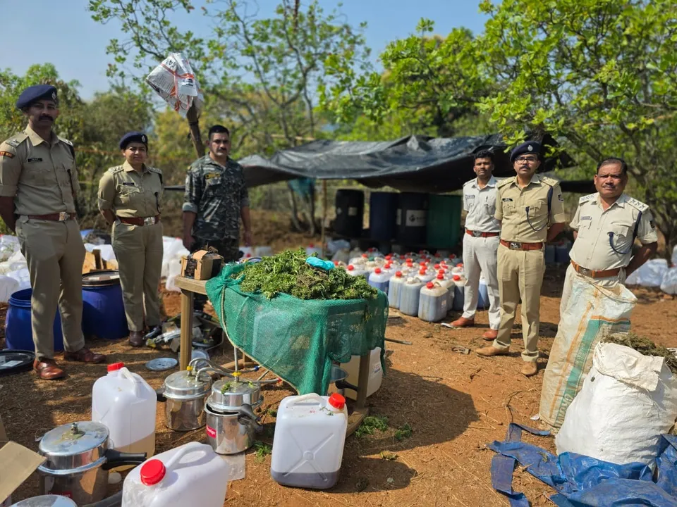  Raid in Koraput: 'ନିଶାମୁକ୍ତ ଓଡ଼ିଶା ଅଭିଯାନ’: ୨୨୫ କୋଟି ଟଙ୍କା ମୂଲ୍ୟର ହାଶିଶ ତେଲ ଓ ୫ କୋଟି ଟଙ୍କାର ଗଞ୍ଜେଇ ଜବତ