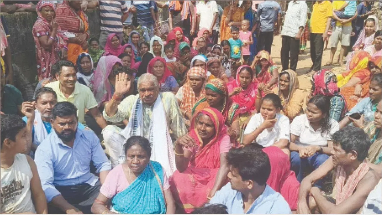  Ekamrakanan: ଏକାମ୍ରକାନନ-ଆଇଏମ୍‌ଏ ରାସ୍ତା ନିର୍ମାଣକୁ ବିରୋଧ: ଚୁନୁକୋଳି ଗାଁକୁ ପଶିପାରିଲାନି ପ୍ରଶାସନ