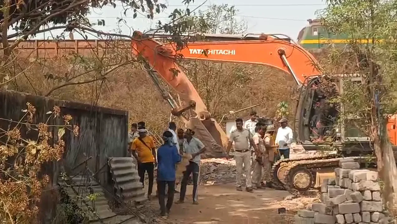  Land acquisition started at Bisra Photograph: (Sambad.in) 