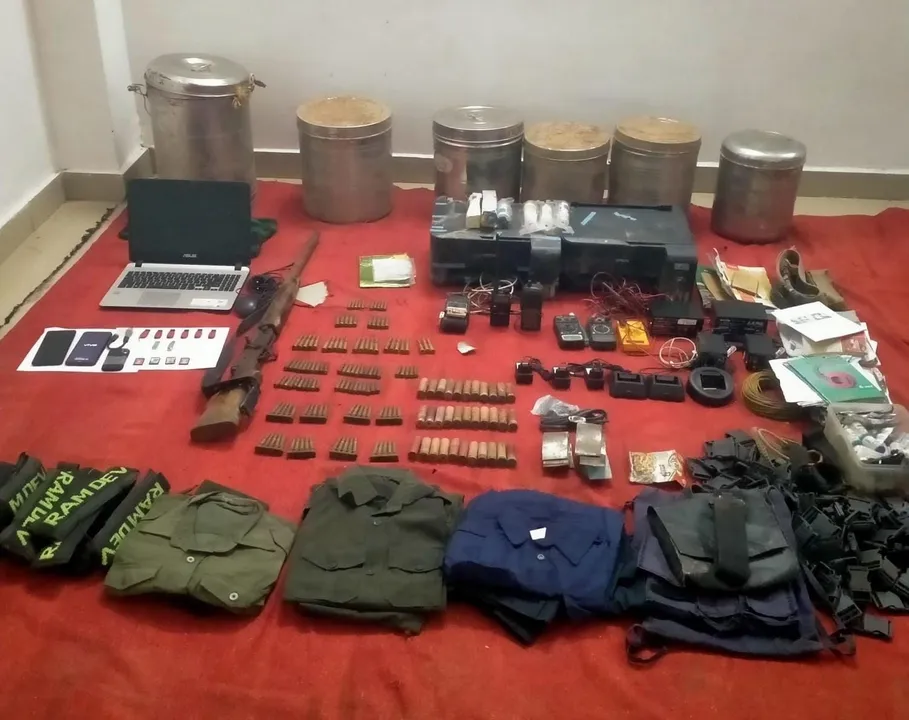  Maoist Goods Seized: ୪୬ ଲକ୍ଷ ଟଙ୍କା ସହ ବନ୍ଧୁକ, ବିସ୍ଫୋରକ ଜବତ