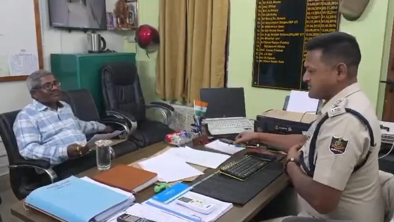  Examination: ମାଟ୍ରିକ ପରୀକ୍ଷାରେ କପି ଯୋଗାଇବା ଅଭିଯୋଗ: ହରଡ଼ଘଣାରେ ସୁପରିନଟେଣ୍ଡେଣ୍ଟ, ୨ ଶିକ୍ଷକ