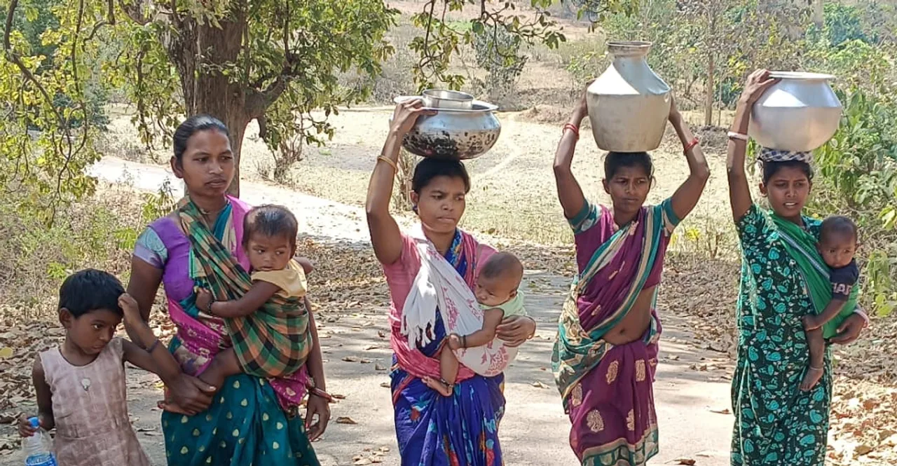  drinking water scarcity at chirubeda Photograph: (Sambad.in) 