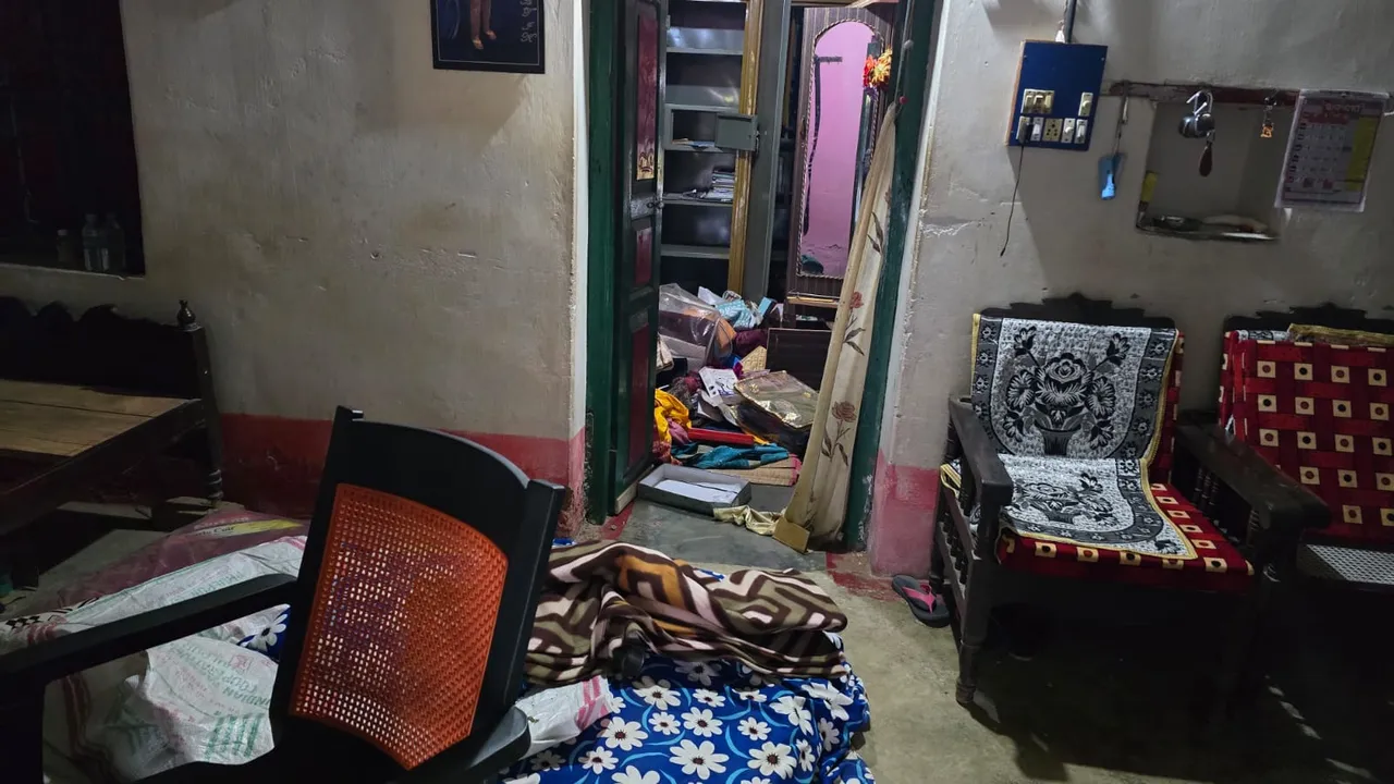  loot at laikera, jharsuguda Photograph: (SAMBAD.IN) 