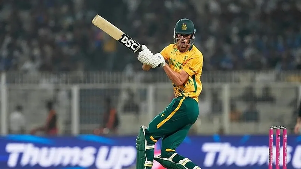  Cricket: ଇଡେନ୍‌ ଗାର୍ଡେନ୍ସରେ ଦର୍ଶକଙ୍କୁ ମନୋରଂଜନ କଲା ଜାନସେନ୍‌ଙ୍କ ଧମାକା