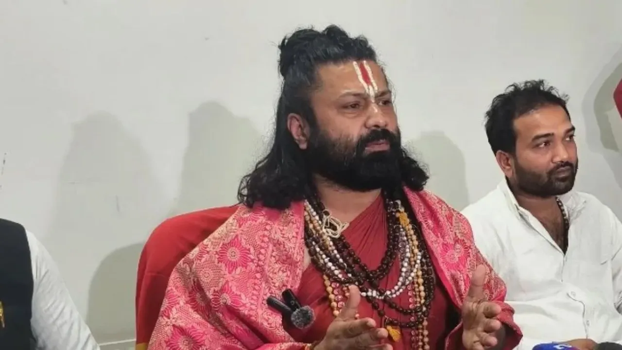  Swami Abhimuktaswarananda: ସ୍ବାମୀ ଅଭିମୁକ୍ତେଶ୍ବରାନନ୍ଦ ଯୌନ ଶୋଷଣ ମାମଲାର ଅଭିଯୋଗକାରୀଙ୍କୁ ଟ୍ରେନରେ କ୍ଷୁରରେ ଆକ୍ରମଣ