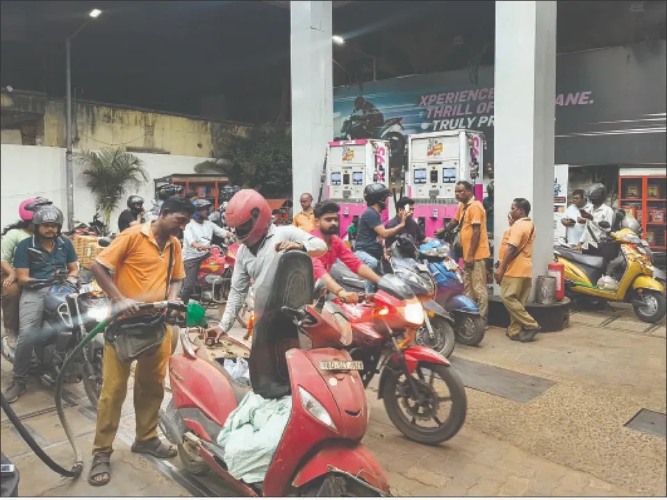  There is oil: ତେଲ ଅଛି, ଗୁଜବରୁ ଭିଡ଼