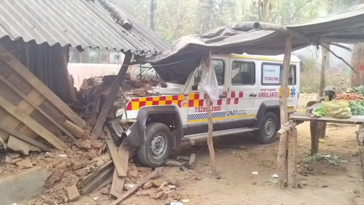 Ambulance enters house in the middle of the night, one injured, pet dog dead Photograph: (sambad.in) 