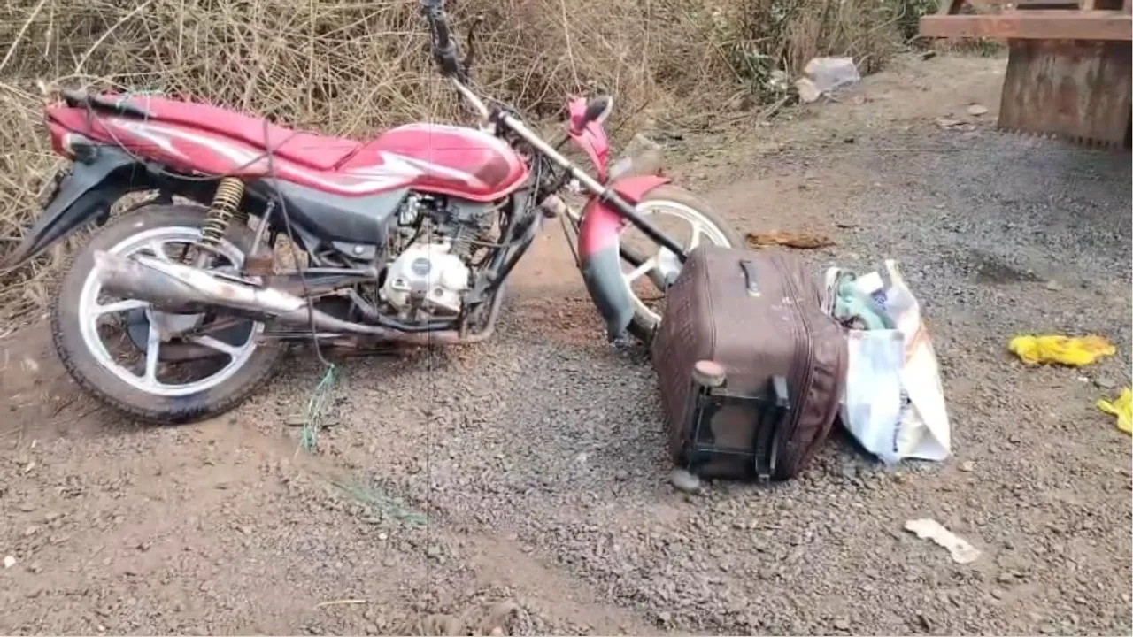  Bike hits truck: ଟ୍ରକକୁ ଧକ୍କା ଦେଲା ବାଇକ, ବାପା ସହ ପୁଅର ମୃତ୍ୟୁ
