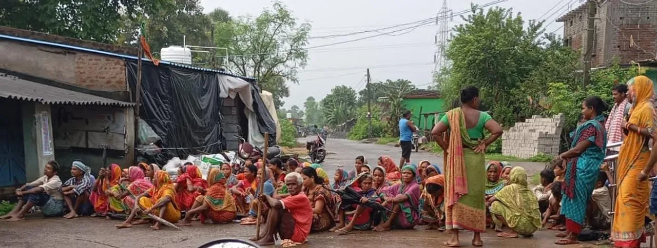  ରାସନକାର୍ଡର କେୱାଇସି ପଞ୍ଜିକରଣରେ ବିଳମ୍ବ ପ୍ରତିବାଦ, ମହିଳାଙ୍କ ରାସ୍ତାରୋକ