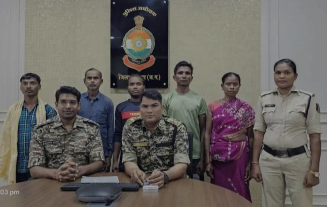  ପୁରସ୍କାର ଘୋଷିତ ମହିଳା ନକ୍ସଲ ସହ ୬ ନକ୍ସଲଙ୍କ ଆତ୍ମସମର୍ପଣ
