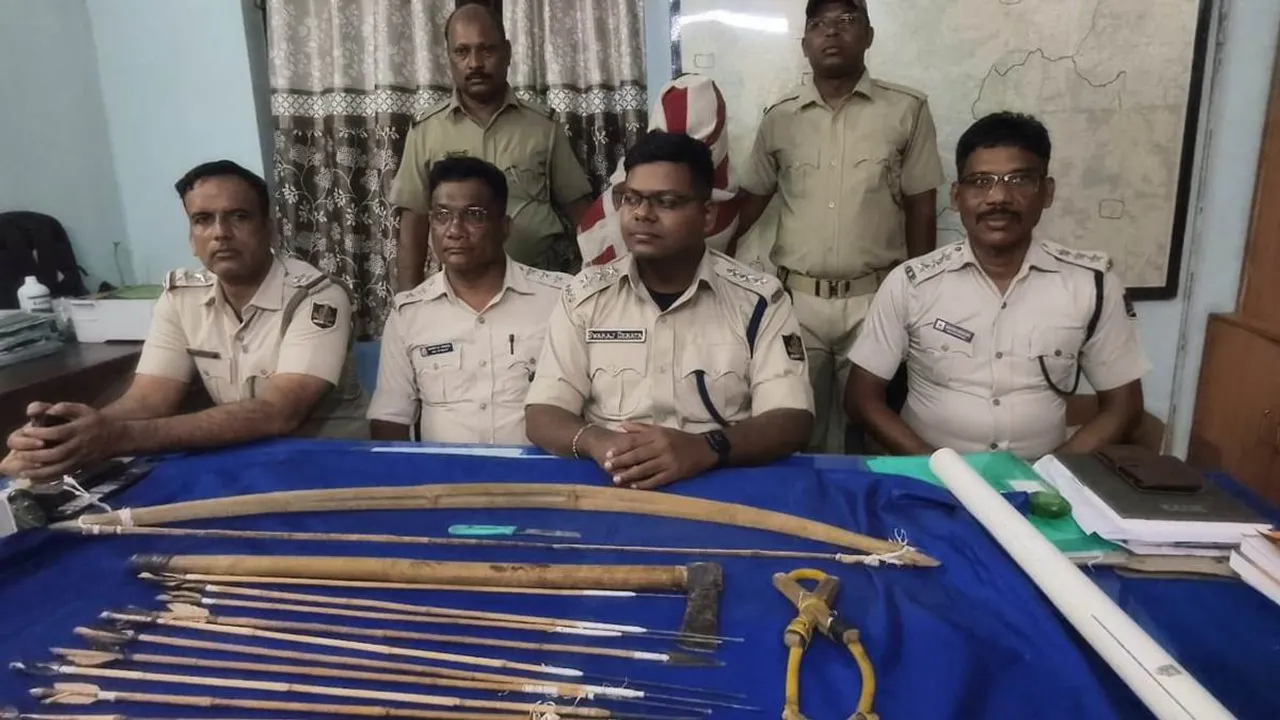  କାବୁହେଲା ଧନୁ-ତୀର କବ୍‌ଜାକାରୀ: ଧନୁ-ତୀର, ହାଡୁଟି ଓ ବାଟୁଳି ଜବତ