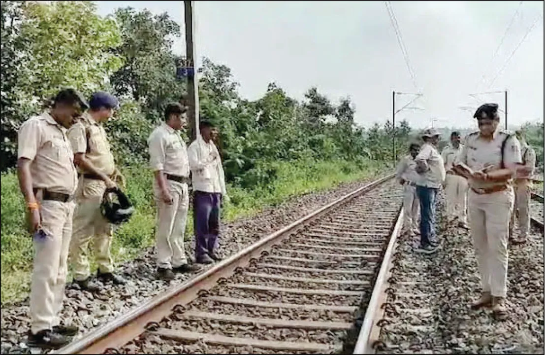  ଟ୍ରେନ୍‌ରେ ବିସ୍ଫୋରଣ ଷଡ଼୍‌ଯନ୍ତ୍ର: ରେଳ ଧାରଣାରୁ ମିଳିଲା ଡେଟୋନେଟର୍‌, ଗ୍ୟାସ୍‌ ସିଲିଣ୍ଡର