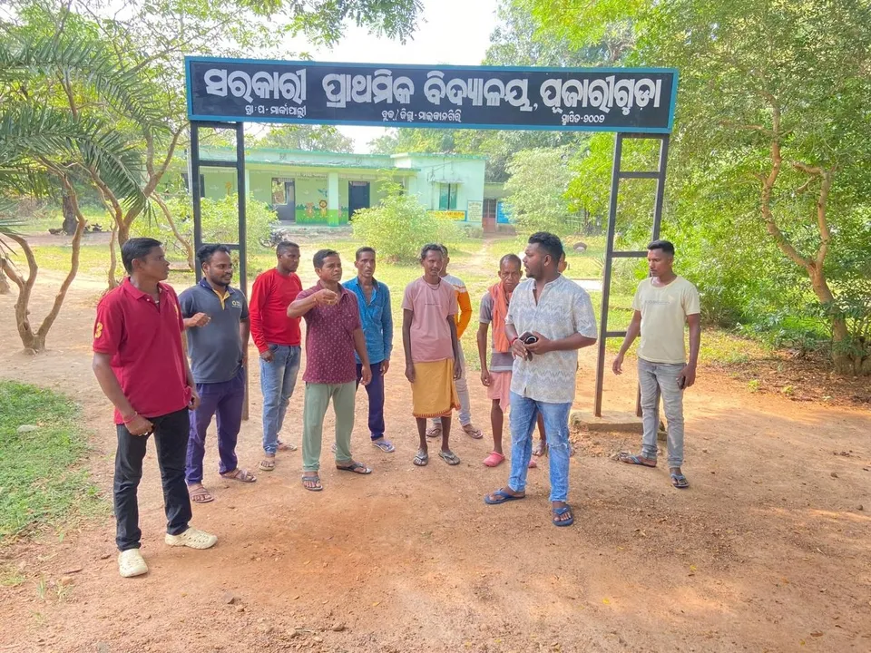  ସ୍କୁଲରେ ନୂଆ ଶିକ୍ଷକଙ୍କୁ ପଶେଇ ଦେଲେ ନାହିଁ ସ୍ଥାନୀୟ ଲୋକେ