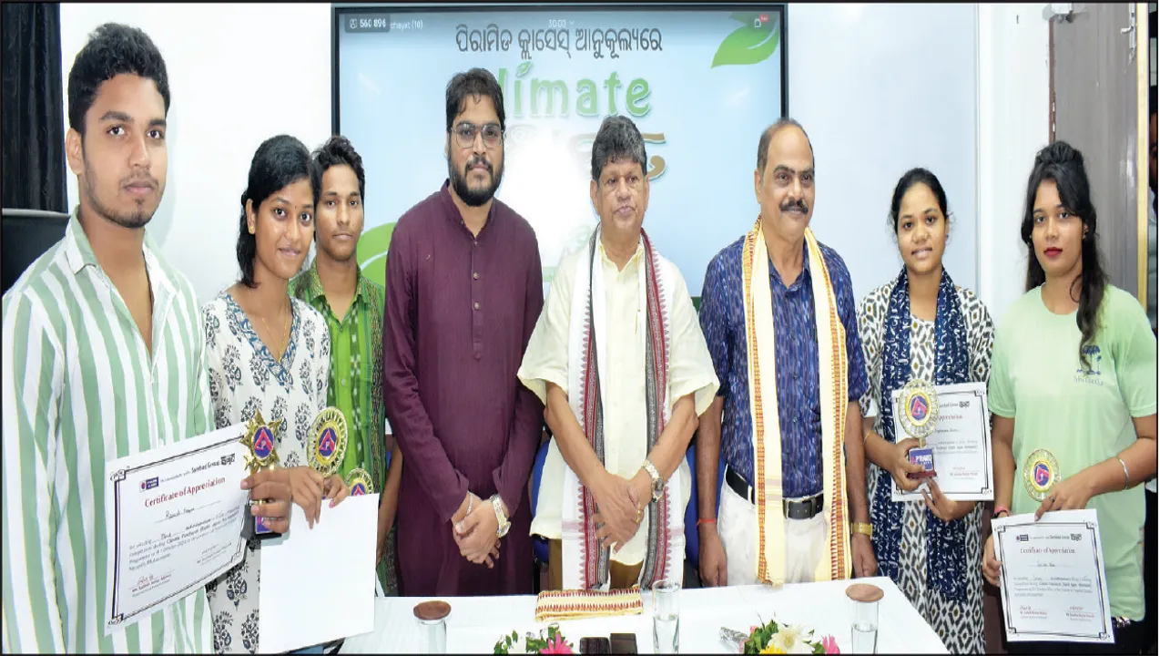  ‘ମୁଁ ଓ ଆମେର ଲଢ଼େଇରେ ବଳି ପଡ଼ୁଛି ପରିବେଶ’