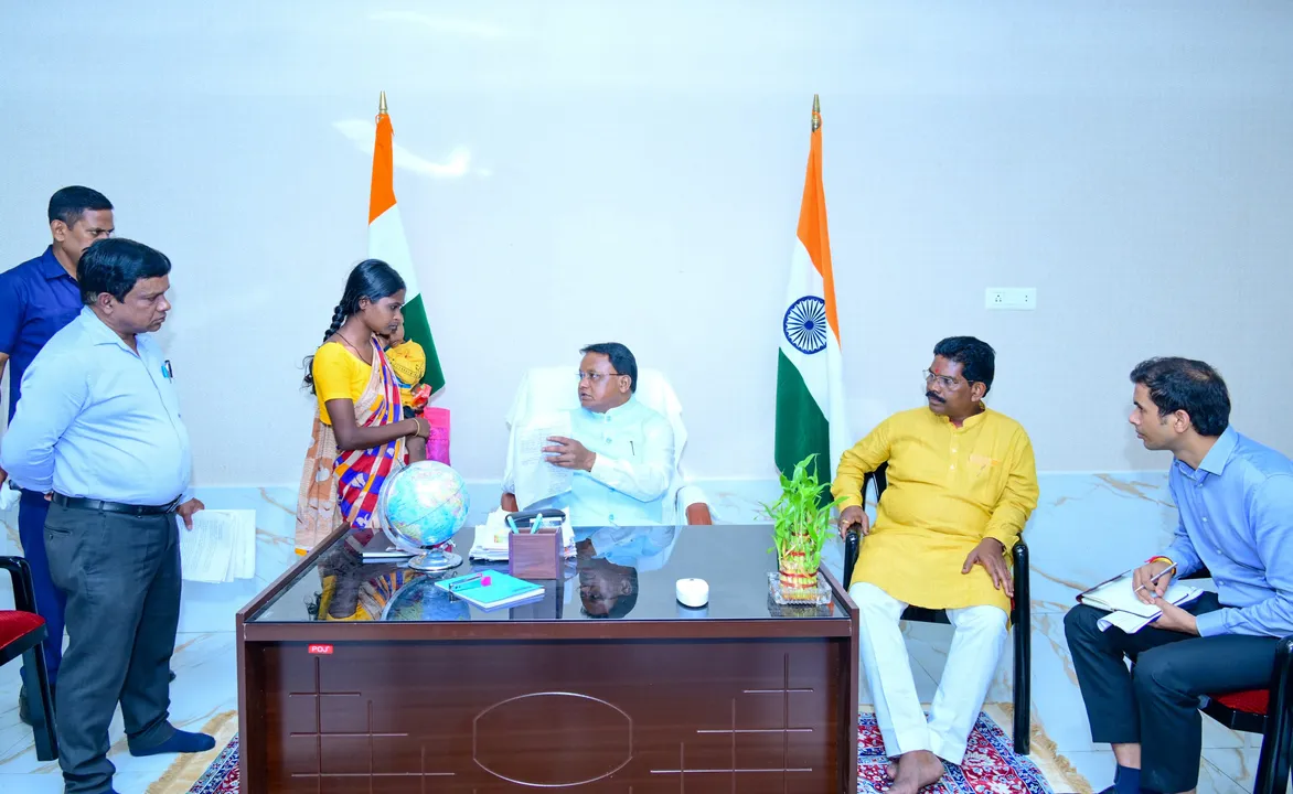  କେନ୍ଦୁଝରରେ ଲୋକଙ୍କ ଅଭିଯୋଗ ଶୁଣିଲେ ମୁଖ୍ୟମନ୍ତ୍ରୀ