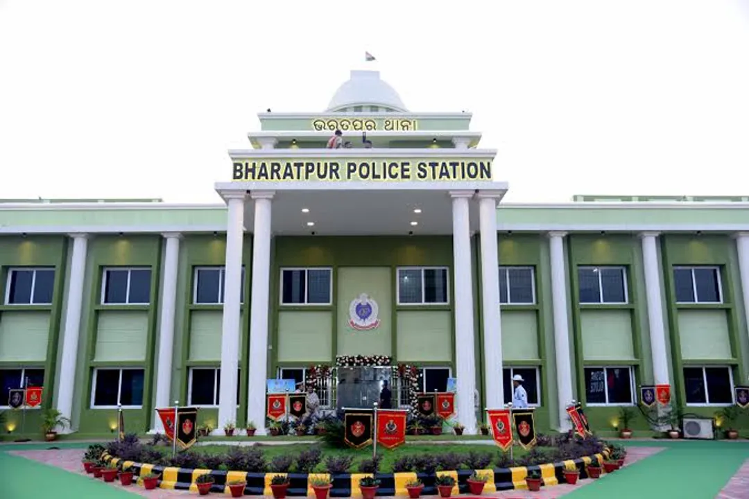  ଭରତପୁର ଥାନାରେ ମେଜର୍‌ ଓ ବାନ୍ଧବୀଙ୍କୁ ନିର୍ଯାତନା ମାମଲା: ୪ ପୁଲିସଙ୍କ ଉପରୁ ହଟିଲା ନିଲମ୍ବନ