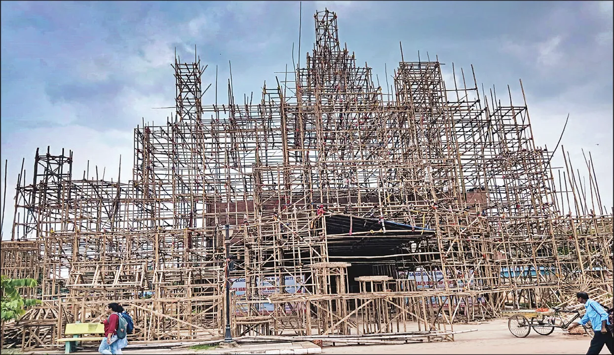  ସହିଦନଗର ଦୁର୍ଗାପୂଜା କମିଟି: ୧୦୫ ଫୁଟର ତୋରଣ