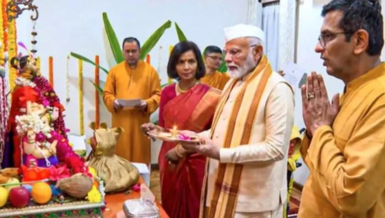  ସିଜେଆଇଙ୍କ ଘରେ ଗଣେଶ ଉତ୍ସବରେ ପ୍ରଧାନମନ୍ତ୍ରୀଙ୍କ ଯୋଗଦେବା ନେଇ ରାଜନୈତିକ ଝଡ଼