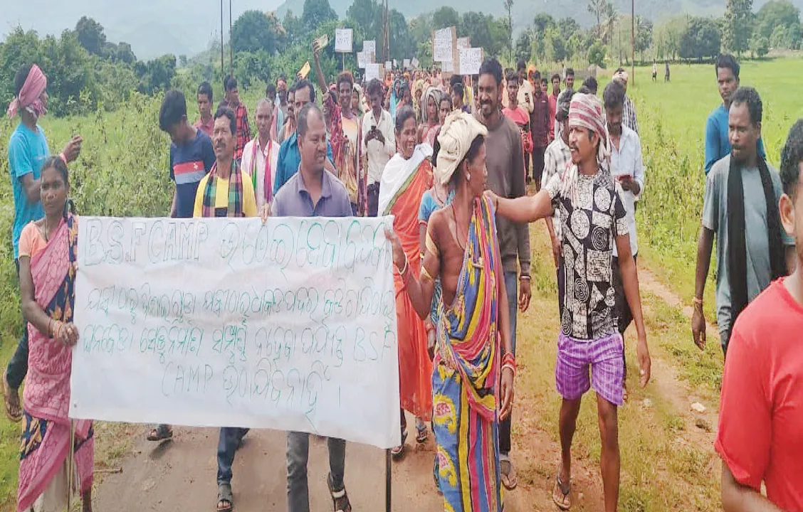  କ୍ୟାମ୍ପ୍‌ ପ୍ରତ୍ୟାହାର ନିଷ୍ପତ୍ତିକୁ ବିରୋଧ: ସ୍ବାଭିମାନ ଅଞ୍ଚଳରେ ବିଶାଳ ପ୍ରଜାମେଳି