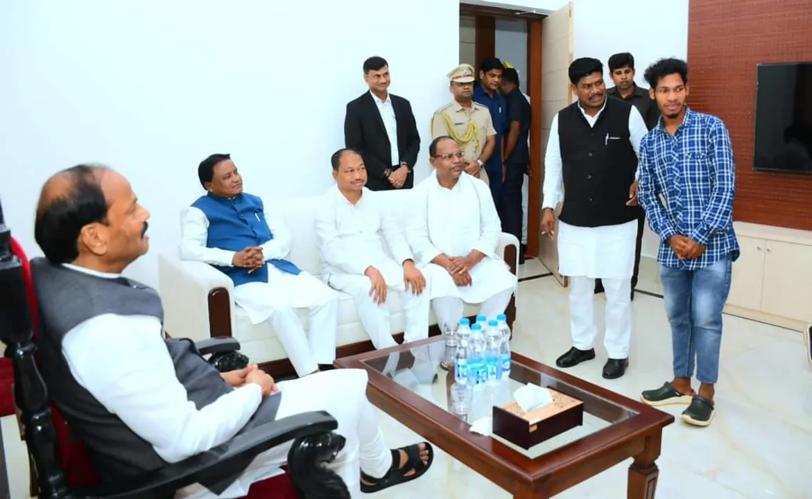  ଦୁର୍ଗମ ହନୁମାଲ୍ ଗାଁର ଇଶାକ୍ ହେବ ଡାକ୍ତର