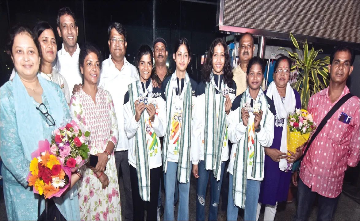  ସୁନା ଝିଅଙ୍କୁ ଭବ୍ୟ ସ୍ବାଗତ