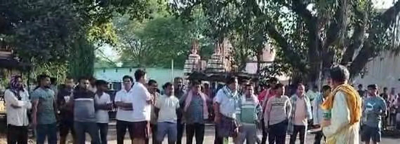  ସିନାପାଲିରେ ଗୁଳିକାଣ୍ଡ ଘଟଣା: ମୃତକଙ୍କ ମୃତଦେହ ରଖି ରାସ୍ତା ଅବରୋଧ