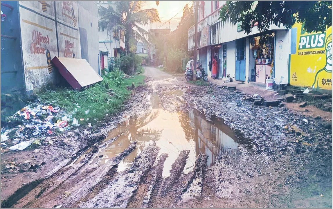  ରାଜଧାନୀ ଭିତରେ ନିର୍ବାସିତ ଜୀବନ