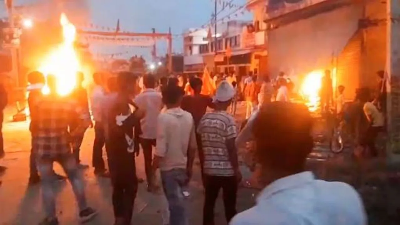  ଦୁର୍ଗା ମୂର୍ତ୍ତି ବିସର୍ଜନ ସମୟରେ ହିଂସା: ଭଙ୍ଗାରୁଜା, ରାଜପଥ ଜାମ୍, ୩୦ରୁ ଅଧିକ ଅଟକ