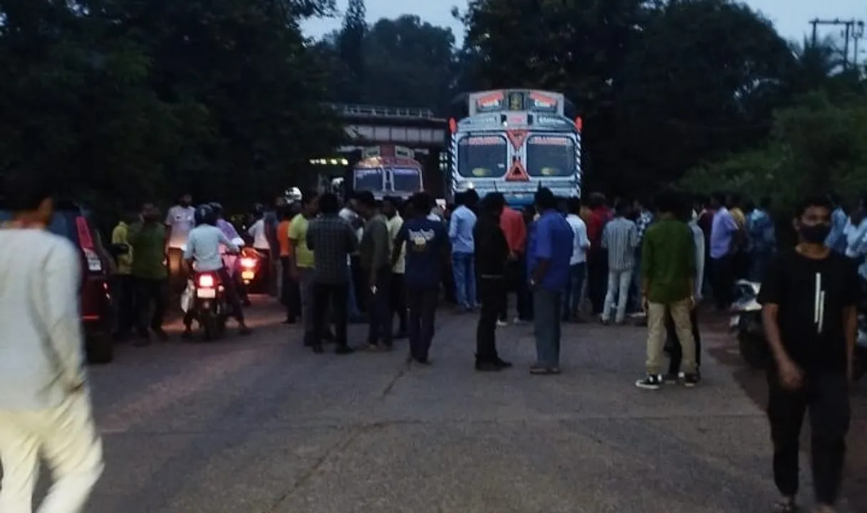  ଟ୍ରକ୍ ସହ ବାଇକର ଦୁର୍ଘଟଣା: ୨ ଜଣଙ୍କ ମୃତ୍ୟୁ, ଉତ୍ତ୍ୟକ୍ତ ଲୋକଙ୍କ ରାସ୍ତାରୋକ