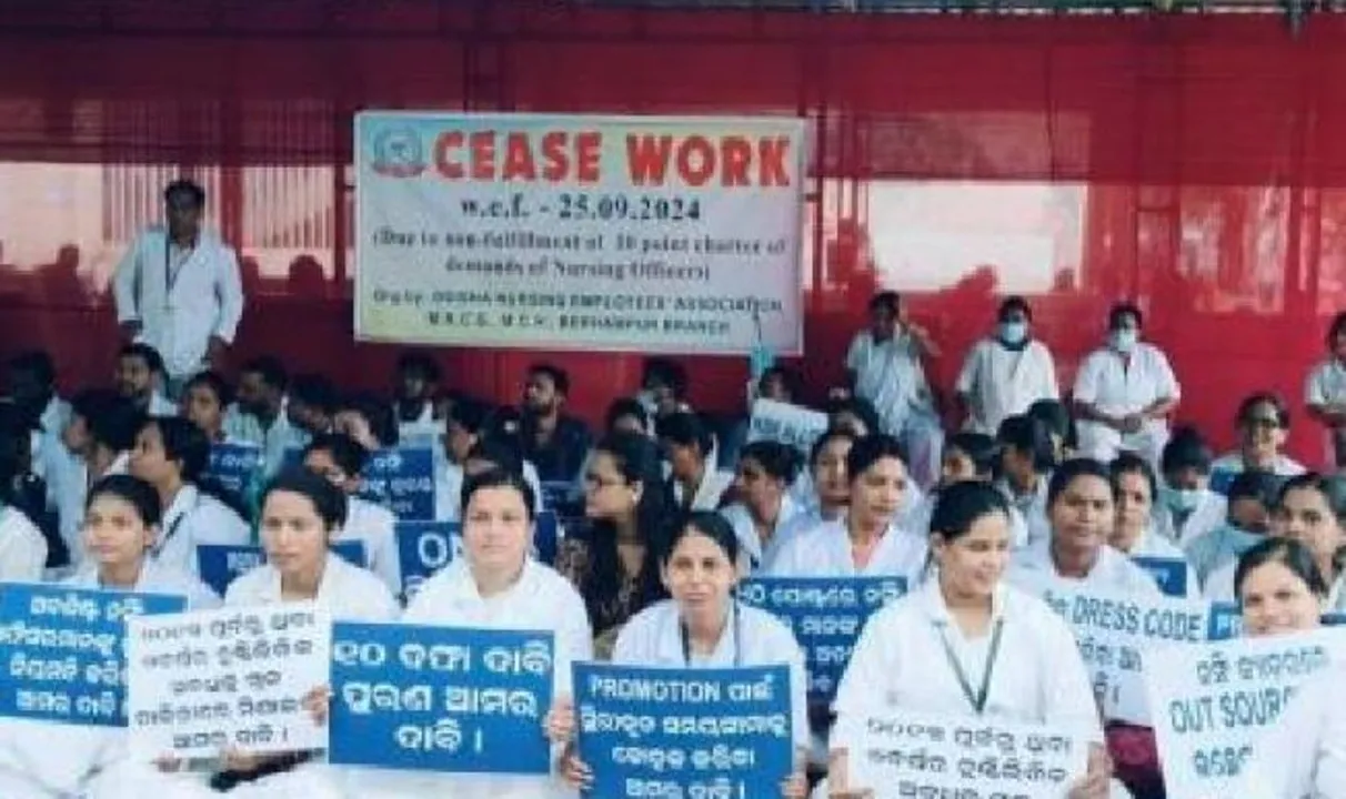  ନର୍ସିଂ କର୍ମଚାରୀଙ୍କ ସିରିଞ୍ଜ୍ ଛାଡ ଆନ୍ଦୋଳନ: ସ୍ବାସ୍ଥ୍ୟସେବା ବିପର୍ଯ୍ୟସ୍ତ
