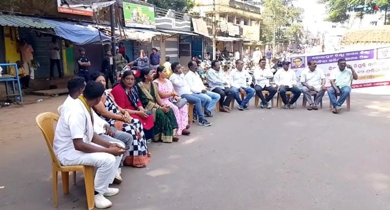  ଜୋର୍ ଧରିଲା ଜିଲ୍ଲାଭିତ୍ତିକ ଶିକ୍ଷକ ନିଯୁକ୍ତି ଦାବି