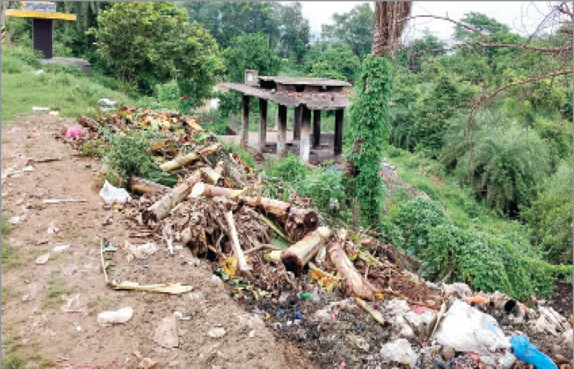  ନଦୀରେ ମିଶୁଛି କୁଢ଼କୁଢ଼ ଆବର୍ଜନା: ପ୍ରଦୂଷିତ ମହେନ୍ଦ୍ରତନୟା