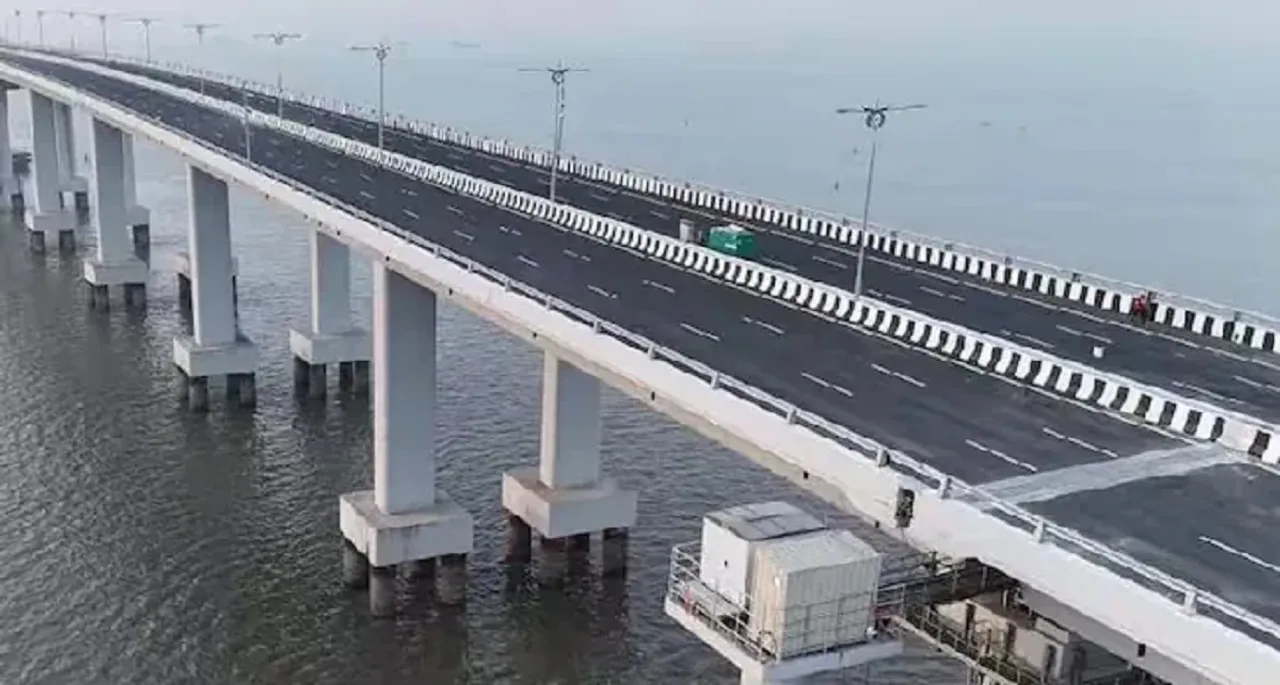  ଅଟଳ ସେତୁ ଉପରେ କାର୍ ରଖି ତଳକୁ ‌ଡେଇଁପଡ଼ିଲେ ଯୁବକ