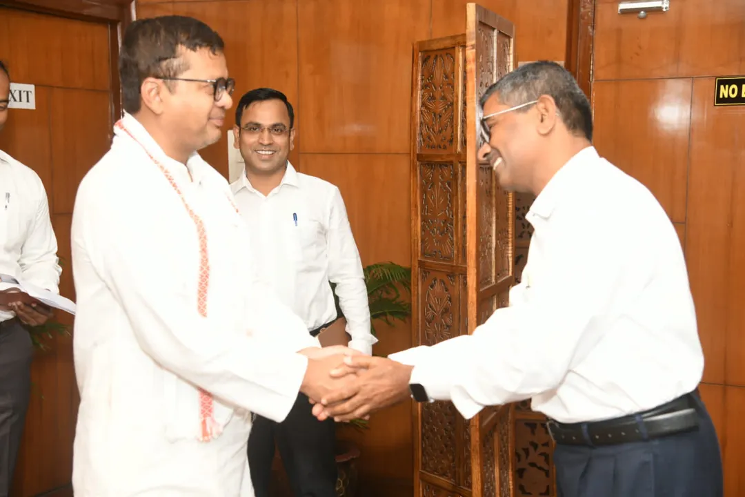  ପୁର୍ବତଟ ରେଳବାଇ ଜିଏମଙ୍କ ସହ ଆଲୋଚନା କଲେ ସାଂସଦ ସପ୍ତଗିରି