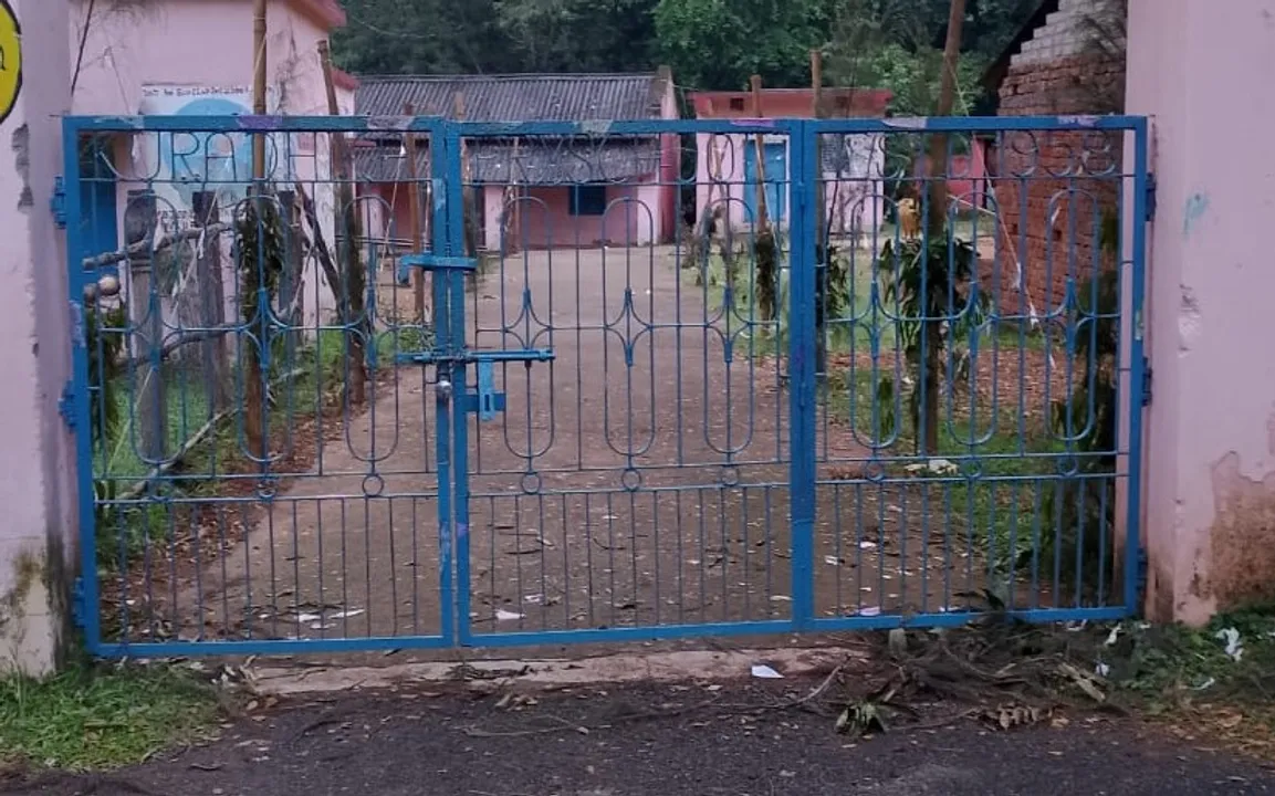  ୨୦ରୁ ଉର୍ଦ୍ଧ୍ବ ଛାତ୍ରଛାତ୍ରୀଙ୍କ ସମେତ ୪ଶିକ୍ଷକଙ୍କୁ ଝାଡାବାନ୍ତି