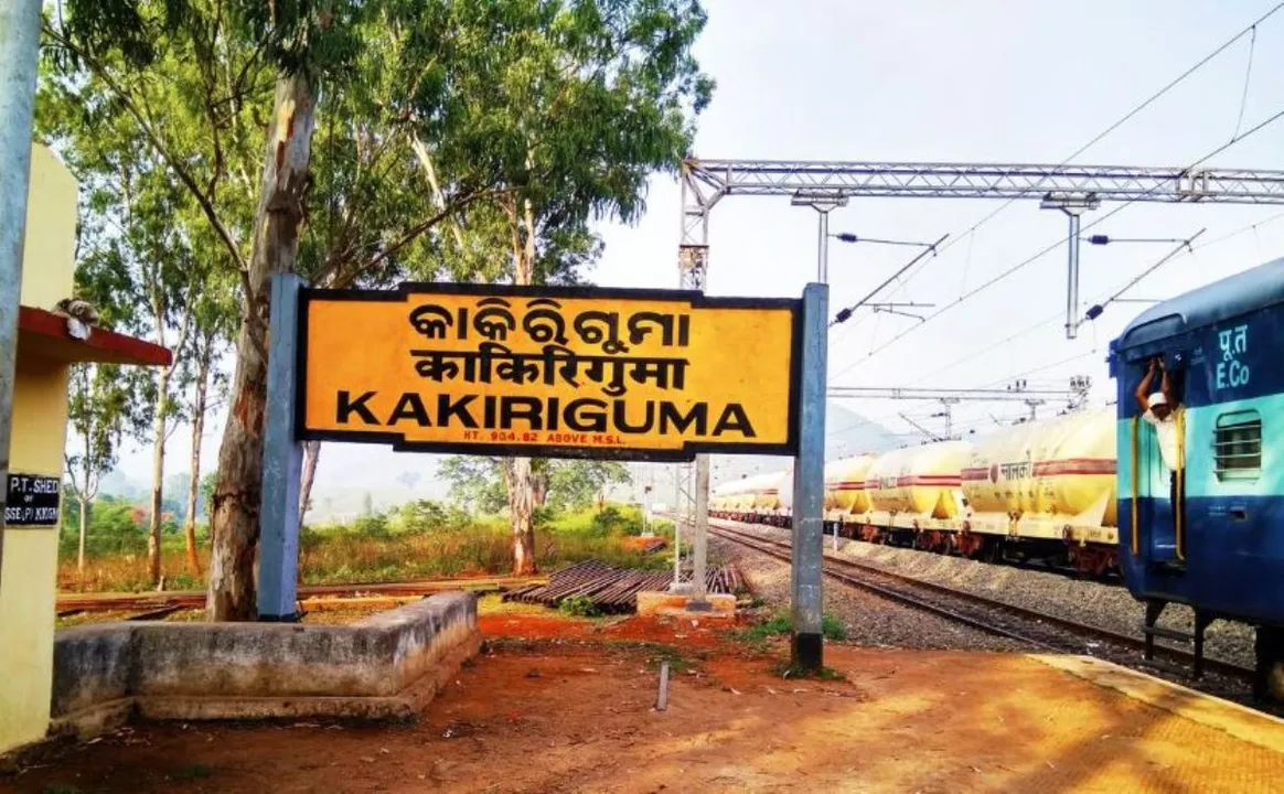  ରେଳ ଧାରଣା ଉପରେ ପଡ଼ିଲା ଓଭର ହେଡ୍‌ ବିଦ୍ୟୁତ ତାର, ୨ ଘଣ୍ଟା ଟ୍ରେନ୍ ଚଳାଚଳ ଠପ୍